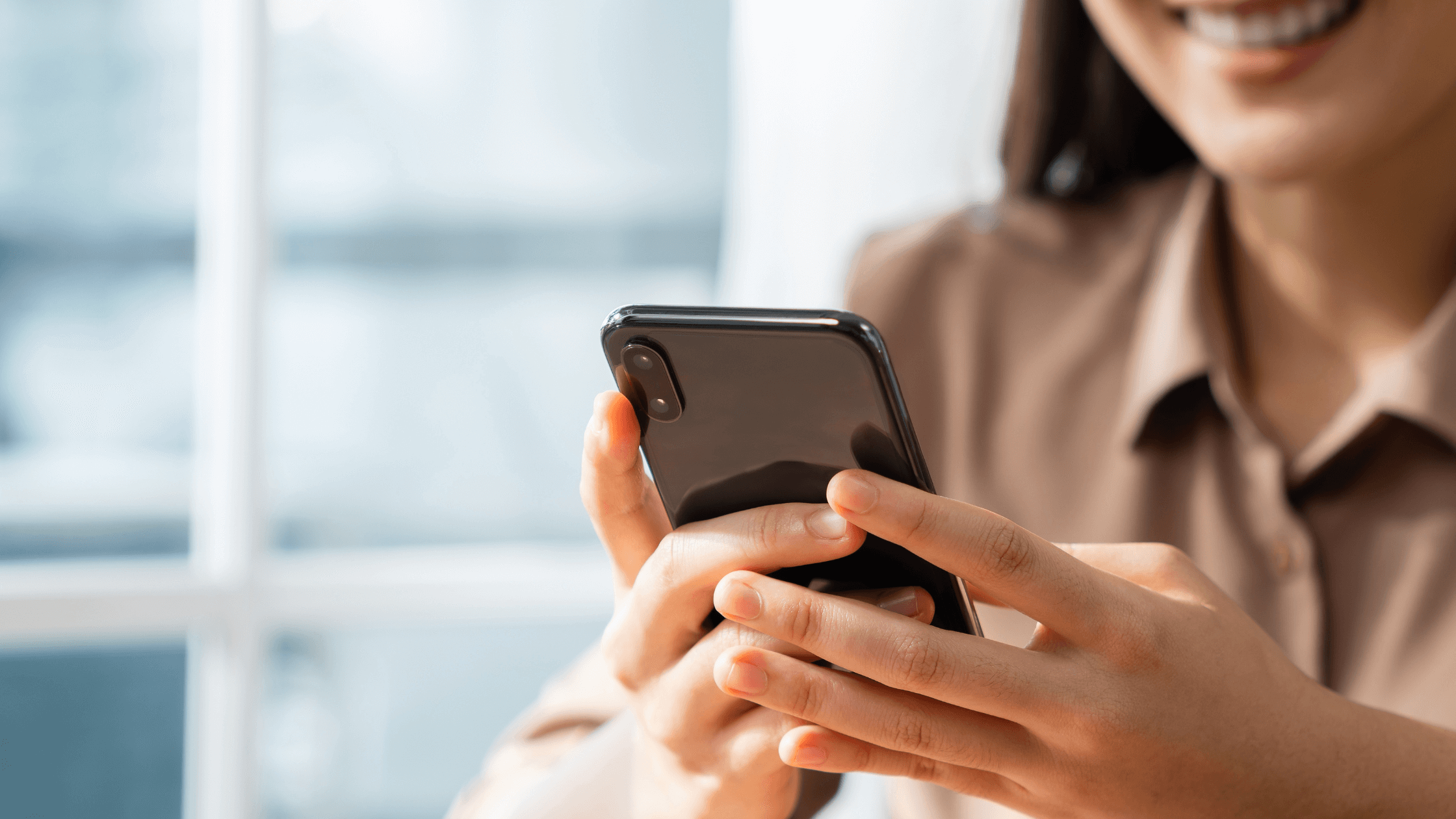 Phone in hand, highlighting the risks of social media divorce texas and its impact on Texas divorce and child custody.